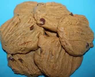 Recipe: Flourless Peanut Butter Chocolate Chip Cookies