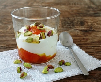 Griekse yoghurt met abrikozen en pistaches
