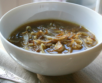 Zupa cebulowa z pęczakiem na rosole