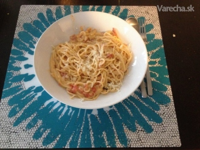 Špagety s paradajkovo-smotanovou omáčkou (fotorecept)