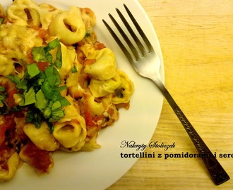 Tortellini w sosie pomidorowym z rozpustnym serem ;)