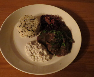 Skånelainen hirvipata, haudutetulla punakaalilla ja metsäsienisalaattilla/ Mustard Moose Stew with Braised Red Cabbage and Forest Mushroom Salad