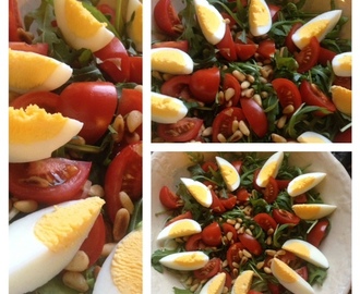 Frisse zomerse salade met ei, cherrytomaat, pijnboompitten en rucola