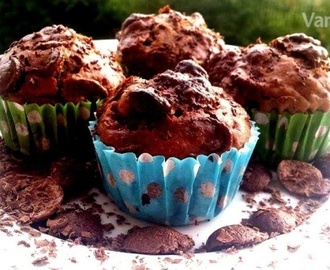 Čokoládové muffiny plnené čokoládovými mušličkami