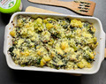 Spinazie-broccoli ovenschotel met krieltjes en gehakt