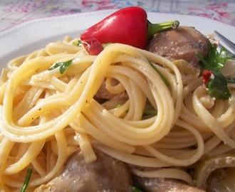 Szicíliai két gombás spaghetti fehérborral/spaghetti siciliani con due funghi e vino bianco