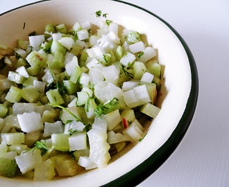 Krokante salade van rabarber en bleekselder