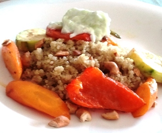 Quinoa met geroosterde groenten en cashewnoten