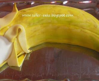 Banán formájú torta banános tekercsből
