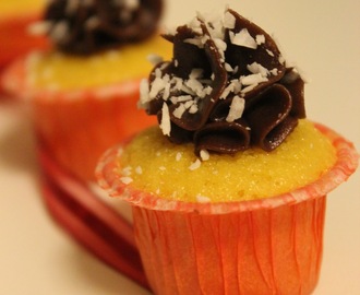 Mini saffrans cupcakes toppade med choklad
