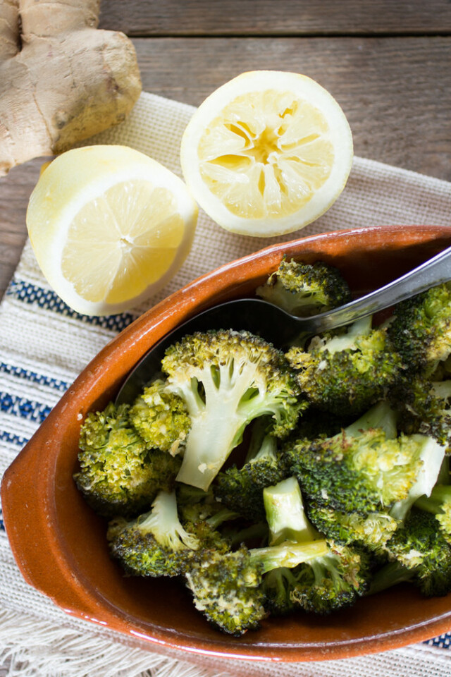 Geroosterde broccoli met citroen en gember