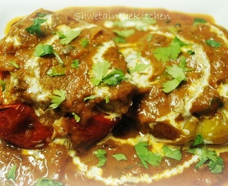 Stuffed Capsicum (Bell Peppers) in Tomato Gravy