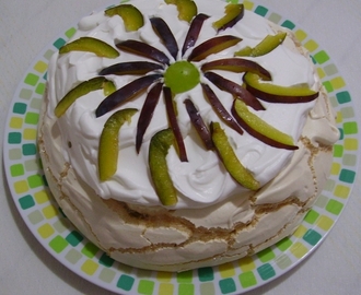 Szilvás Pavlova torta