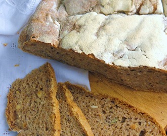 Pan con masa madre, semillas, harina de centeno y de trigo integral