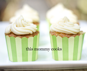 White Cupcakes with Vanilla Buttercream Frosting {Sweet Treat Tuesday}