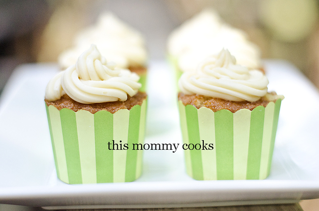 White Cupcakes with Vanilla Buttercream Frosting {Sweet Treat Tuesday}