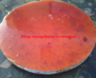 Tarta de queso fría con cobertura con mermelada de fresas en thermomix