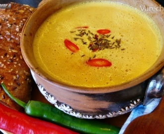 Pikantná mrkvová polievka s červenou šošovicou (fotorecept)