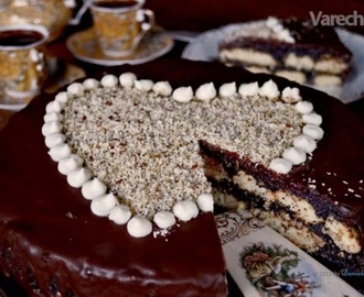 Valentínska nepečená maková torta s orechami a ľanovými semienkami