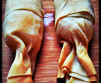 CARAMELLE DI PASTA FILLO CON PRIMO SALE E MAGGIORANA (Candies of phyllo dough with cheese and marjoram)