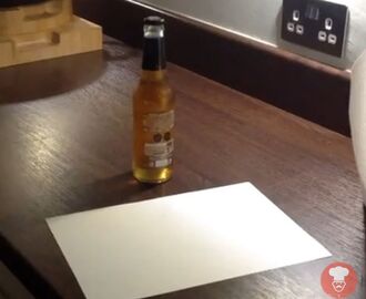Videonávod| Ako otvoriť fľašu piva kusom papiera