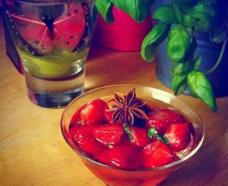 Soupe fraîche de fraises au sirop de basilic et badiane