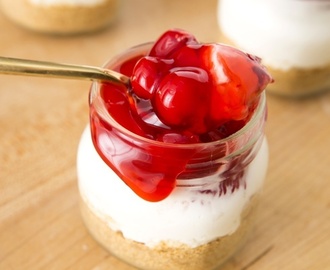 How to Make Mason Jar Cherry Cheesecakes