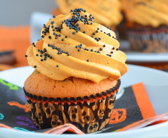 Boohooo: Halloween-Marmorkuchen-Cupcakes mit Frischkäse-Topping und gruselig-süße Halloween-Kekse