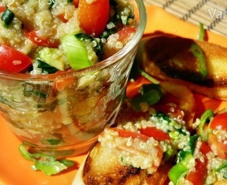 Quinoa s avokádom špenátom a paradajkami (fotorecept)