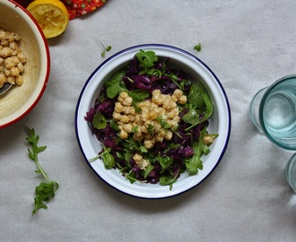 Warm Red Cabbage Salad with Lazy Hummus. Šalát z červenej kapusty s lenivým hummusom.