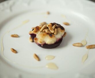 Chèvregratinerade Rödbetor med Honung & Pinjenötter - Chèvre Baked Beetroots with Honey & Pine Nuts