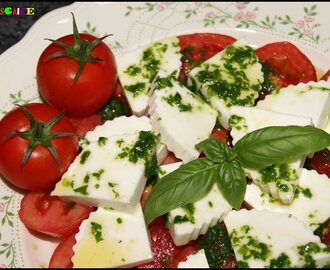 Ensalada de tomate con queso fresco al pesto