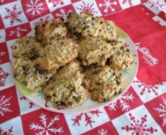Chewy oat and sultana cookies