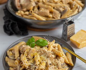 Krämig pasta med svamp och kyckling