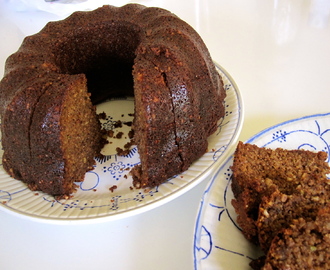 Lactosevrije week: Tulband-cake met ahornsiroop en amandelen