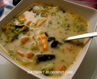Sopa de camarão com legumes e leite de coco - Soupe thaï aux crevettes et légumes au lait de coco et à la citronnelle
