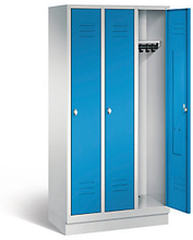Garderobenschränke mit Sockel blau, 500 x 900 x 1800 mm, Drehschloss