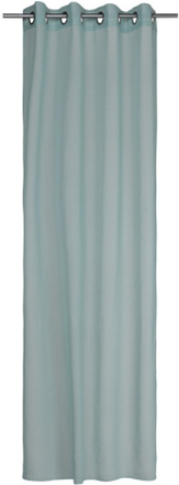 Gardinset Vanja med 2 öljettlängder. Färg: Dimgrön. Mått: 2 x 130 x 240 cm. Material: 100% polyester.