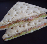 sándwich de salmón ahumado