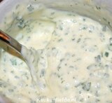 knoflooksaus maken met yoghurt en mayonaise