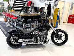 Harley-Davidson Breakout 1....