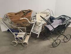 Ett parti barnvagnar och ba...