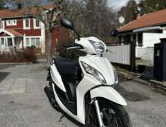 Honda NSC50 moped - vit