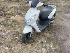 Moped Peugeot Kisbee