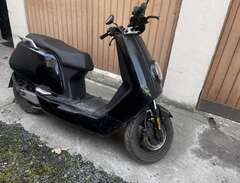 El moped Niu N1S klass 1