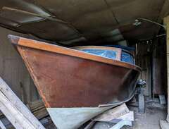gammal träbåt 6,5 meter lån...