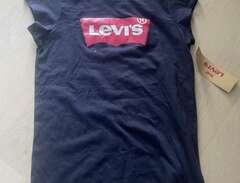 Levis t-shirt och skinnbyxo...