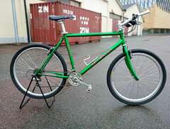 Smaragdgrön retro mountainbike