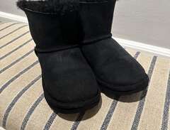 uggs bow 35