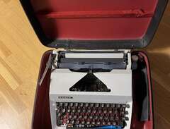 En gammal skrivmaskin.